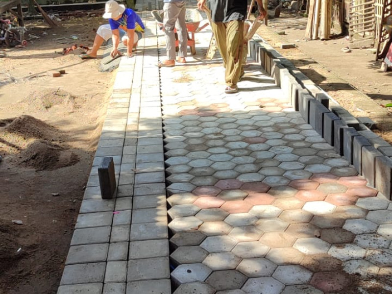 Pemasangan Paving Blok Dusun Parwa